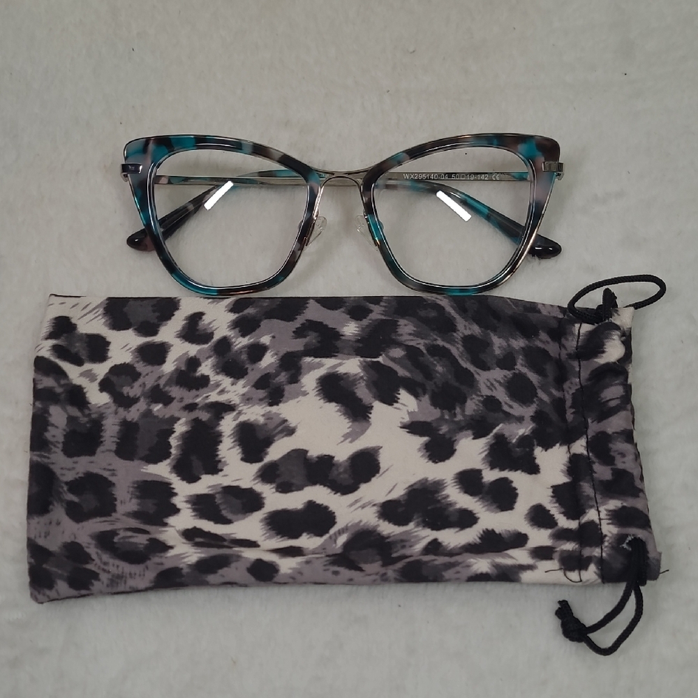 Stylish Tortoiseshell Cat-Eye Glasses